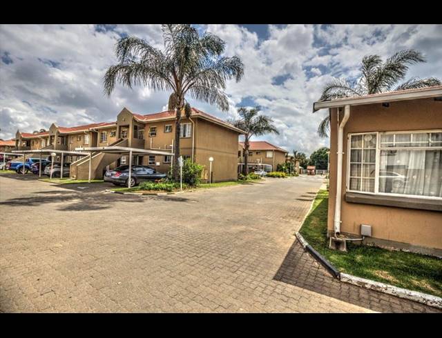 2 BEDROOM APARTMENT BLOCK FOR SALE IN KEMPTON PARK EXT 4
